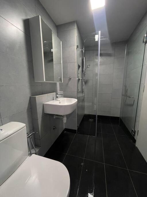 شقة Jesselton Quay,2Br,4-5Pax,Mountain View كوتا كينابالو المظهر الخارجي الصورة